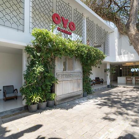 Oyo Flagship 1472 Astana Pengembak Sanur Hotel Kültér fotó
